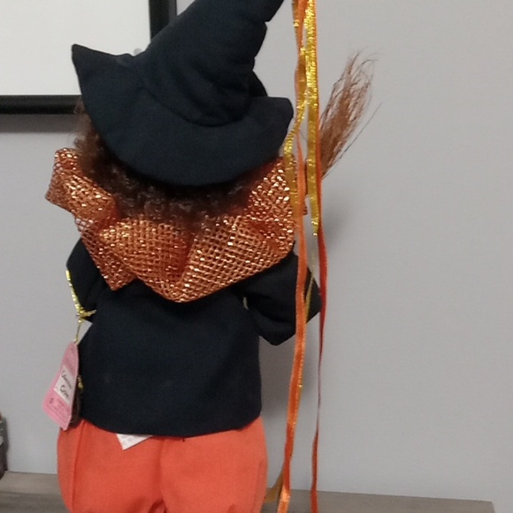 Brinn's Halloween Decorative Doll Excellent - Picture 7 of 8